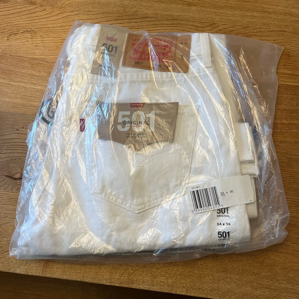 Men’s white Levi’s 501 denim jeans NWT